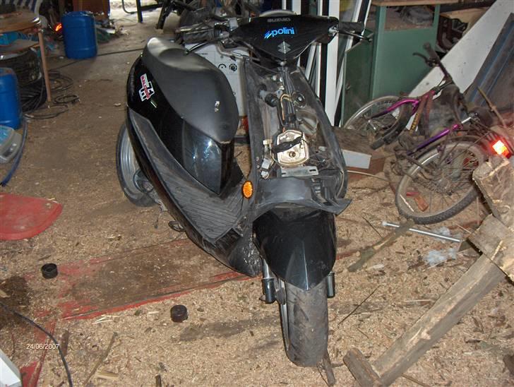 Suzuki estilete SOLGT billede 2