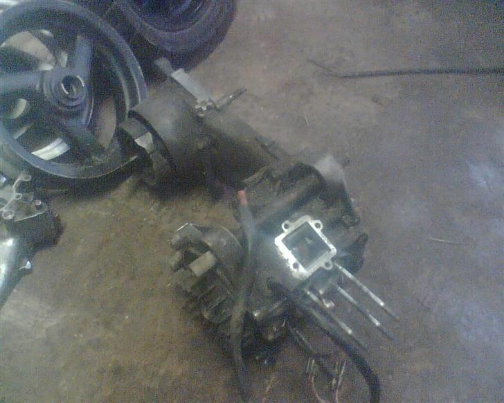 Yamaha Jog - Solgt - - Blokken som skal bruges hehe billede 10