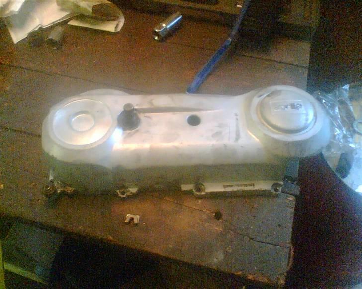 Yamaha Jog - Solgt - - Mit Varioskjold... der er blevet skåret i den så der kan kommer køling og Overrange på senere, Og der bliver spartlet diverse steder billede 17