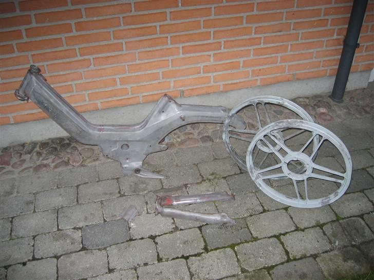 Puch maxi !-speed-max-! - her er mit stæld efter en omgang sand blæsming af en ven :D billede 2