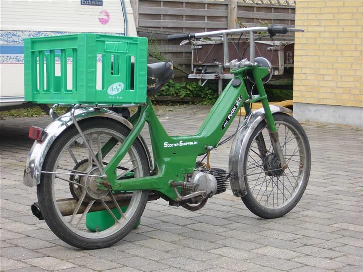 Puch Maxi K - Et nyt billed nu har jeg fået Mælkekasse, klistermærker og helt nye pakninger i motoren ! billede 2