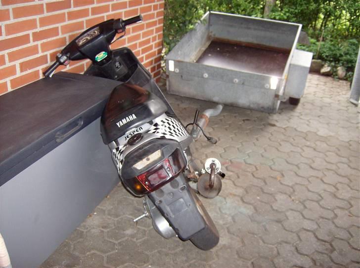 Yamaha Jog FS  [ Sæby's ] SOLGT  - Der står Jesper under sædet der, det den gamle ejer, har ik vasket den endnu !  billede 3