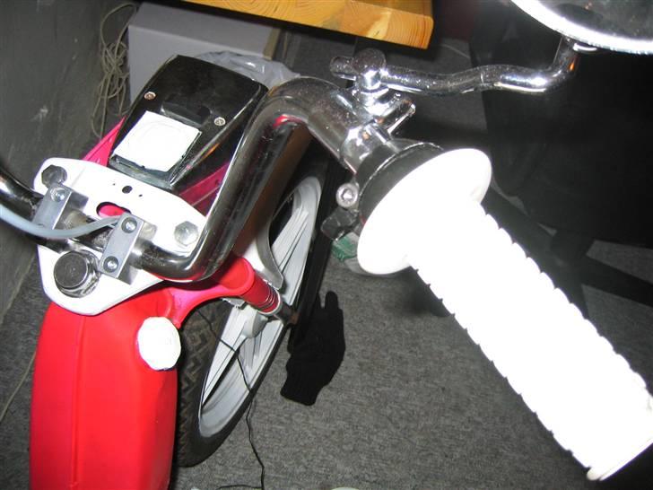 Vespa Ciao - Oven i lygten ved den lille hvide plade, kommer der speedometer. billede 6