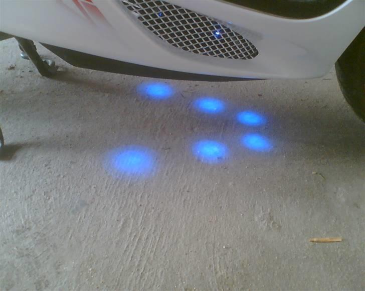 Yamaha Jog R  (Solgt) - 6 Blå Dioder og gitter billede 6