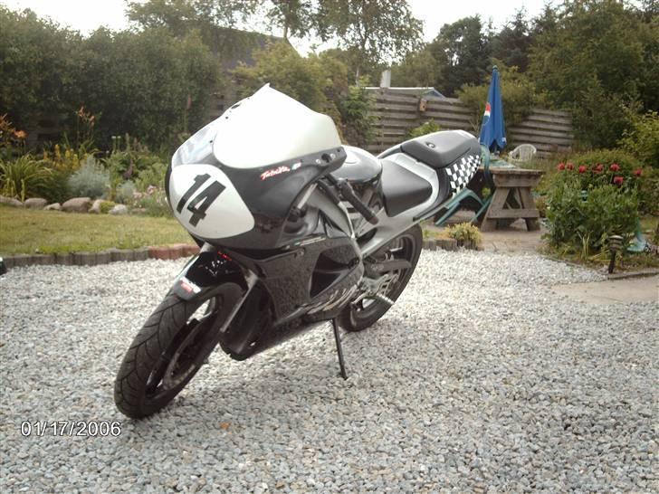 Aprilia RS50 LC<3....byttet - som den står nu klar til hjørring træf søndag den 1 juli :) billede 12