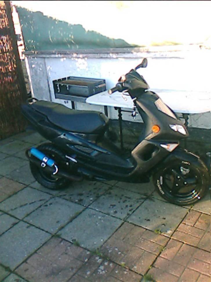 Peugeot Speedfight 2  - Det er så det nuværende udseende (: Den her får politiet SKU IKK !! billede 2