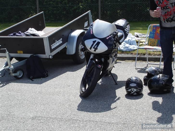 Aprilia RS50 LC<3....byttet - taget til hjørring træf søndag den 1 juli :)...fik en 3 plads som den flotteste :D billede 13