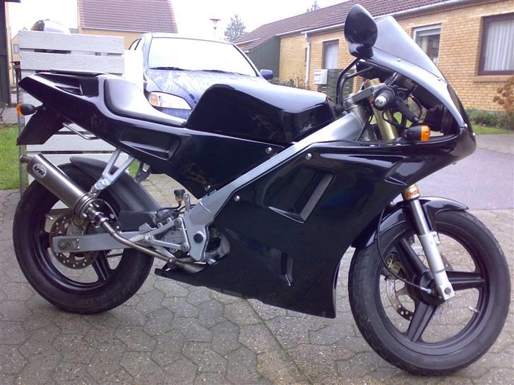 Cagiva Mito "SOLGT!!!!!!" - Nyrenoveret 70ccm Cagiva Mito, autolakeret i "Panther Black Pearl" billede 2