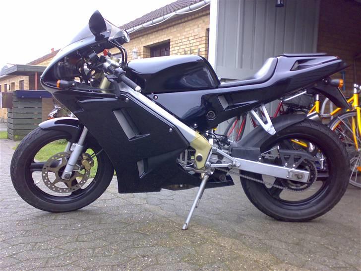 Cagiva Mito "SOLGT!!!!!!" - Nyrenoveret 70ccm Cagiva Mito, autolakeret i "Panther Black Pearl" billede 4