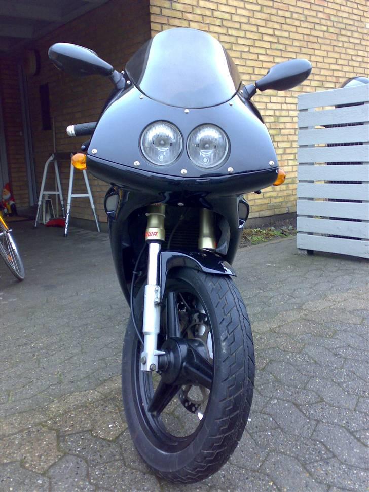 Cagiva Mito "SOLGT!!!!!!" - Nyrenoveret 70ccm Cagiva Mito, autolakeret i "Panther Black Pearl" billede 5