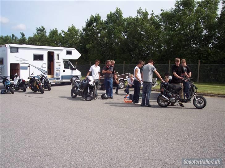 Aprilia RS50 LC<3....byttet - taget til hjørring træf søndag den 1 juli :).. holder sammen med peter c. på sin sr50 :)...han er på min venneliste :) billede 15