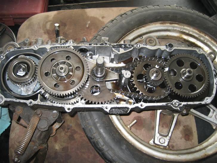 Suzuki fz50 solgt - motor billede 2