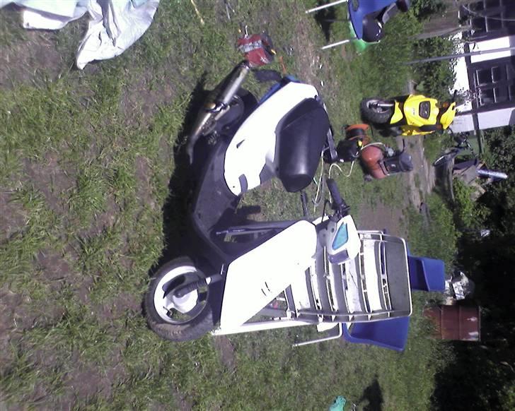 Yamaha jog det hvide lyn solgt billede 5