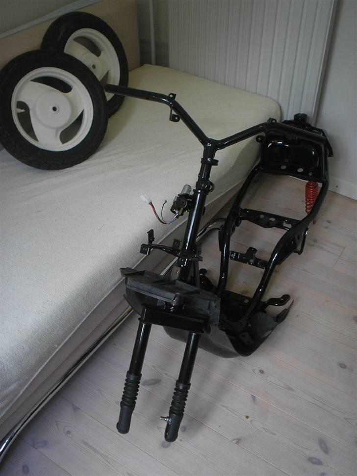 Yamaha Jog Projekt * Solgt * - Så er jeg kommet så vidt :P kun lig sat hurtigt sammen. billede 20