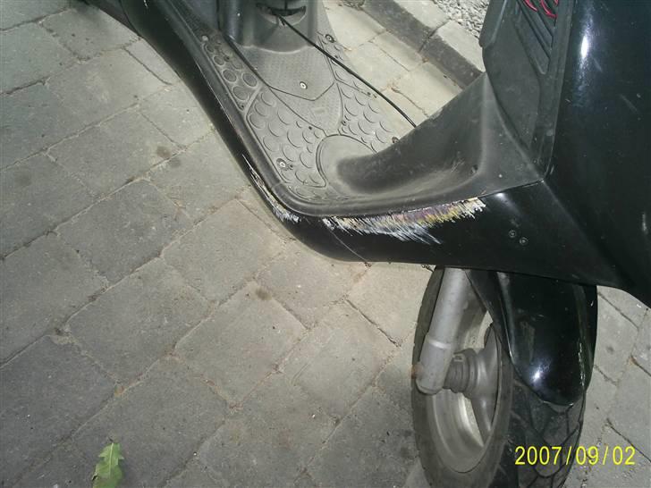 Aprilia sonic byttet til jog - Lidt ridser efter styrtet :D billede 2