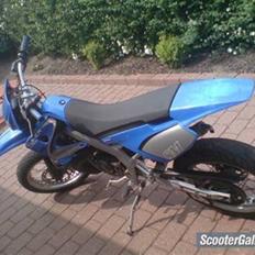 Derbi senda (SOLGT)