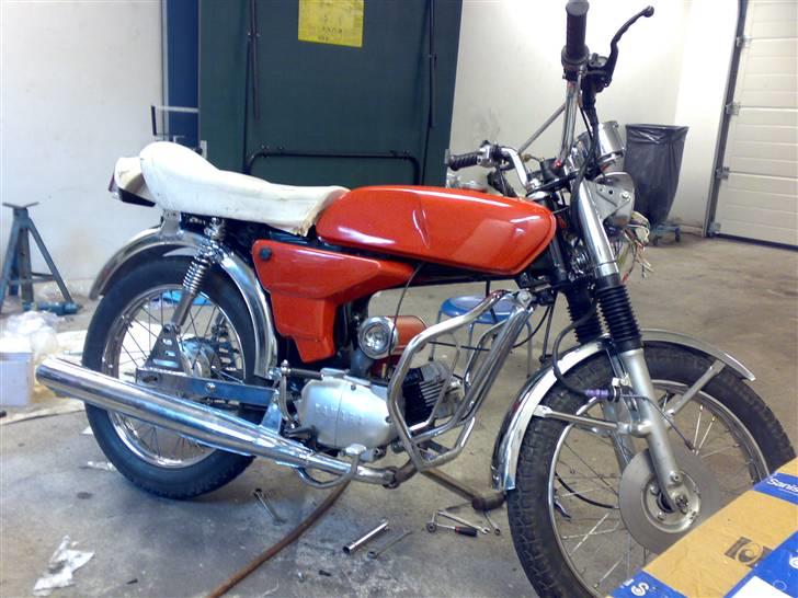 Yamaha Fs1 Dx (projekt) Færdig - lige et til :) men stadig ikke den rigtig farve :(   Men det bliver den  sommeren ud og så bliver den skiftet  til næste sommer :) billede 8