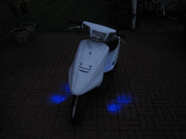 Yamaha Jog AS #SOLGT# - Ved ikke helt om de skal lyse ud over siden eller ned på trinbrættet ? billede 18