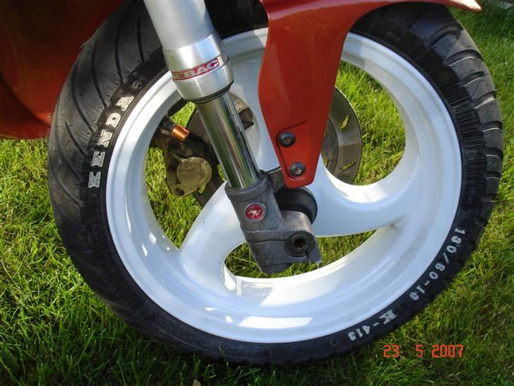 Piaggio Nrg Mc3 Solgt! - Super Nice fælge:P og læg mærke til de Orange ventil hætter:P go stil! billede 3