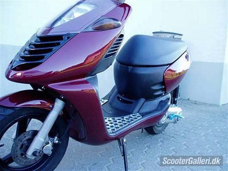 Aprilia sonic solgt - billedet er fra den tidliger ejer... men der kommer meget snart nogle nye som jeg selv har taget.... billede 1