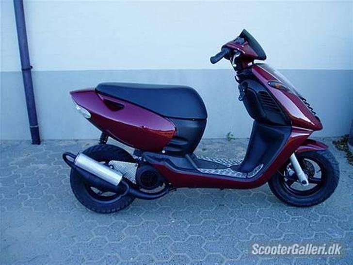 Aprilia sonic solgt - billedet er fra den tidliger ejer... men der kommer meget snart nogle nye som jeg selv har taget.... billede 2