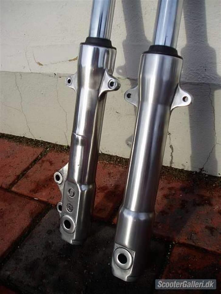 Aprilia sonic solgt - billedet er fra den tidliger ejer... men der kommer meget snart nogle nye som jeg selv har taget.... billede 4