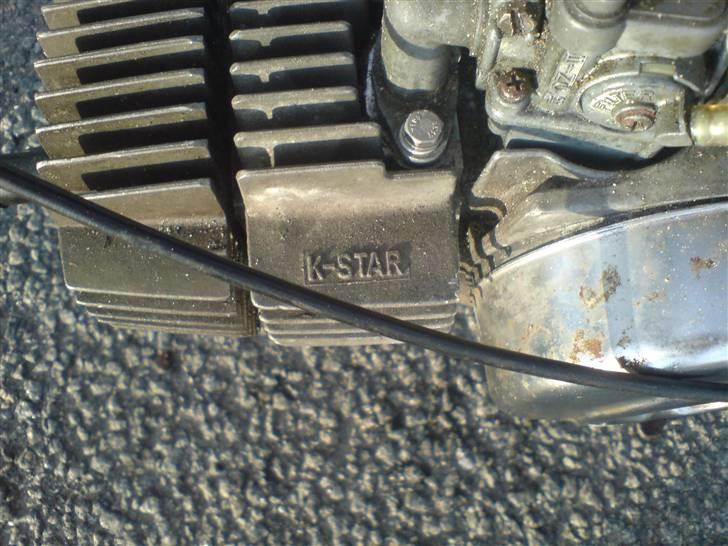 Puch Maxi S BYTTET - Ja, jeg havde bestilt en Original cylinder, og hvad fik jeg? EN FUCKING K-STAR THANSEN LORTE CYLINDER?! :@ En spasser der har sendt den, jeg har satme givet 300 kr. for lortet! billede 13