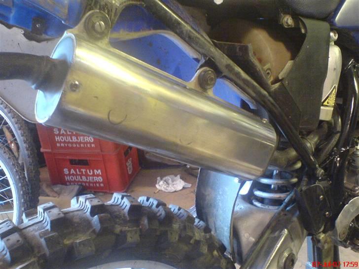 Yamaha yz 125 Tilsalg - færdig arbejde. dette er ingen chrom potte fra start af hæhæ rimelig pæn undtagen di to dybe skrammer :-( billede 17