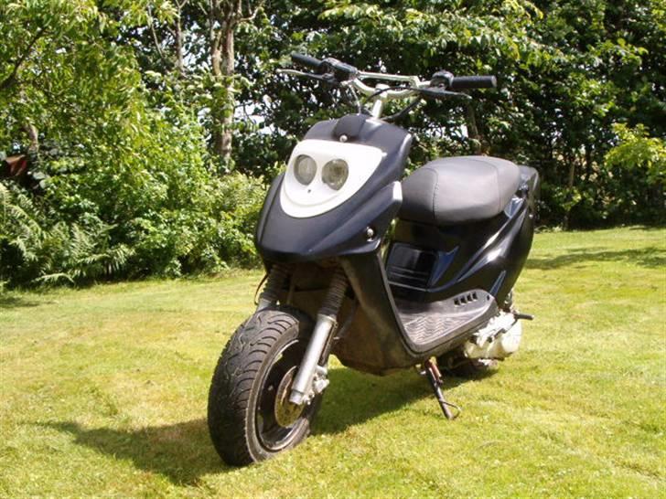 PGO Hot50 "solgt" - sys selv det ser rimelig fedt ud med den nye front :D så mangler vi bare fælgene :D billede 5