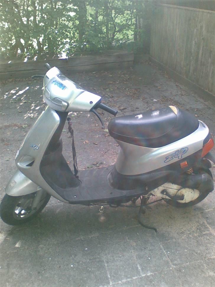 Piaggio ZIP Old *SOLGT* billede 1