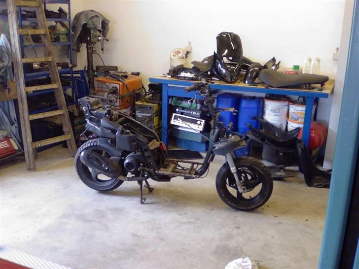 Piaggio NRG mc3 - Byttet til Rmx - skilt lidt og er i gang med at blive gøret klar til start :P  billede 4