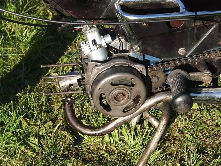 Puch maxi k projekt solgt - motoren billede 7