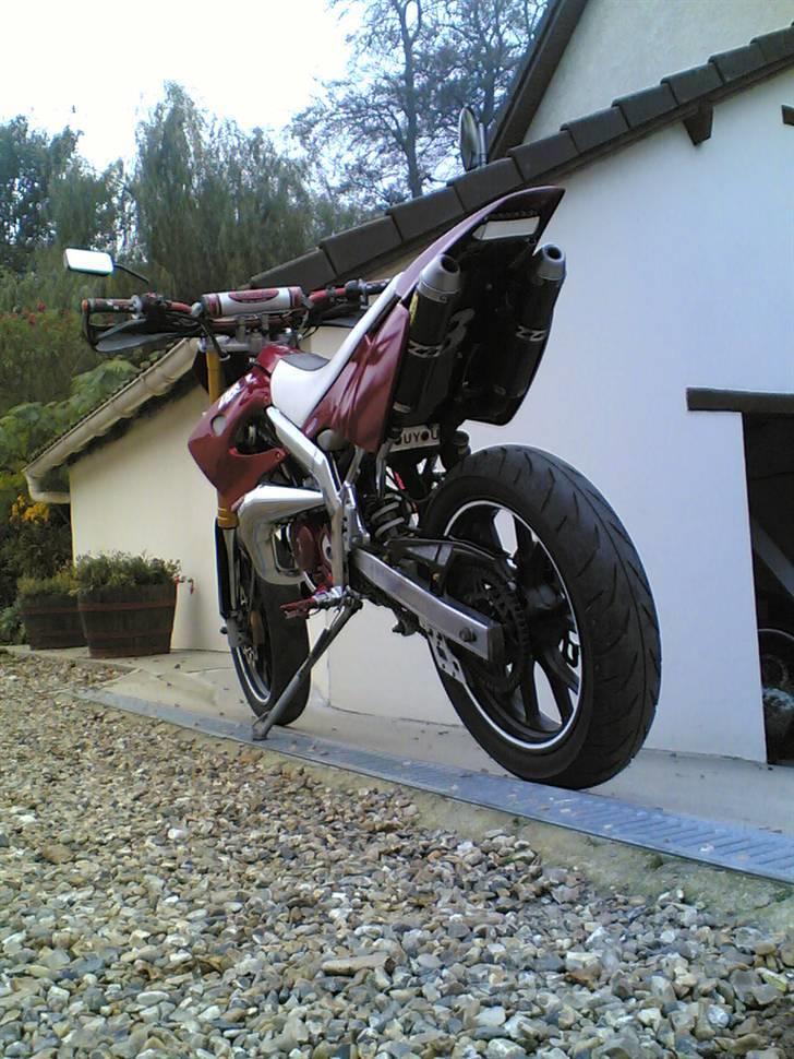 Derbi senda X  - den er lækker ! der er blevet brugt tid på den ! gid jeg var ejeren af den. billede 10