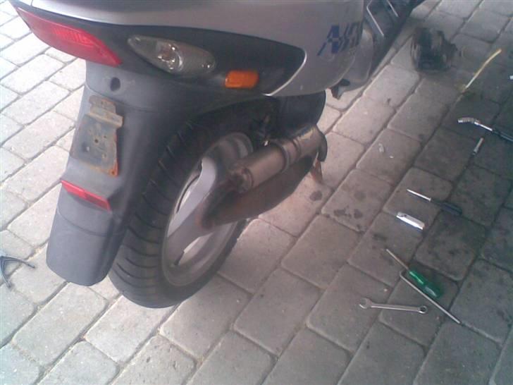Piaggio | '-= NrG =- ' `Byttet - Udstødningen færdig monteret. billede 9