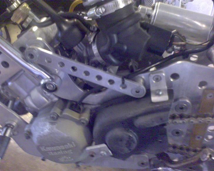 Kawasaki 85cc Speedway LC (SOLGT) - Synes selv det er flot lavet.. Alle motorpladerne er hjemme lavet.. billede 2