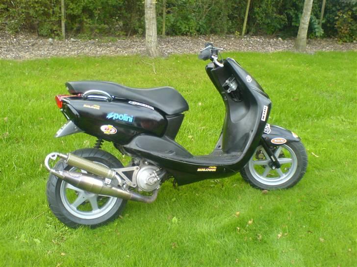 Yamaha Neos Lc  Black  SOLGT - Så har den sku fået lidt lak og div. stickers, skriv gerne hvad i synes om den.... billede 5