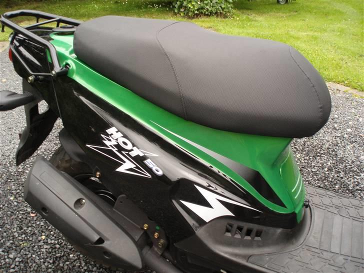 PGO Hot 50 - Man sidder på sædet. billede 9