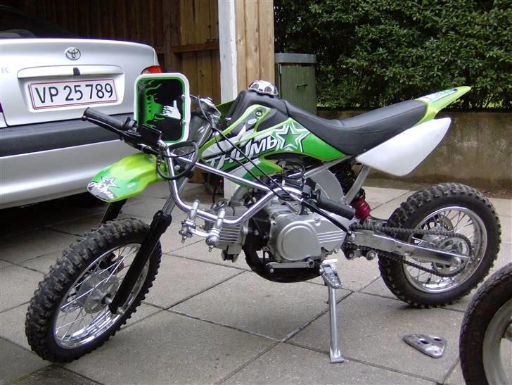 Honda 125ccm ($olgt) - en af mine venner kørte lige på den og så brækkede styrholderen lige men det er blevet lavet igen billede 15