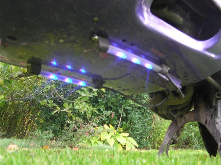 Aprilia Sonic AC - 2x 10 cm. neon-rør. Monteret på underskjoldet. i alle farver, ALLE!? billede 11