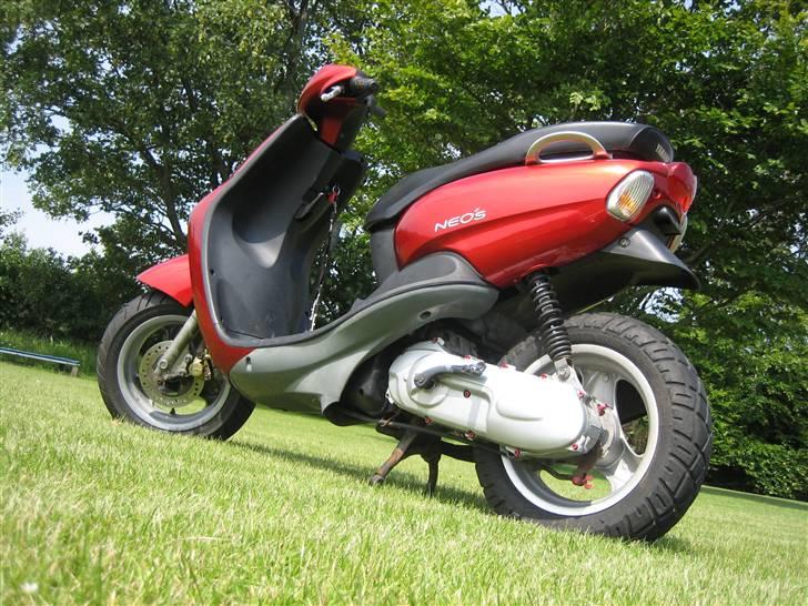 Yamaha Neos - Bagfra fra bunden billede 10