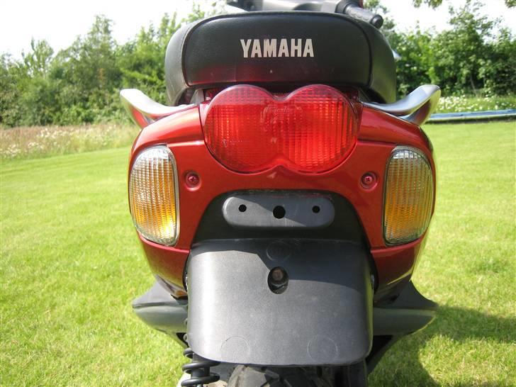 Yamaha Neos - Forkortet bagskærm og røde skruger i plastiken billede 12