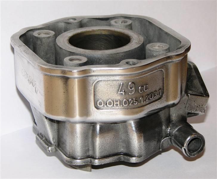 Derbi Senda Ultimate ! - Færdig med at polere cylinder.. Ikke gjort så grundigt da jeg regner med snart at skule have ny.. billede 3