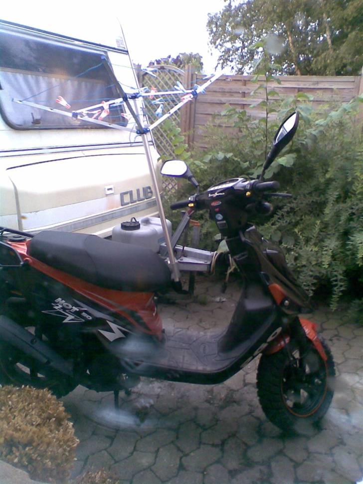 PGO hot 50 sp  - hotten gennem vindue billede 17