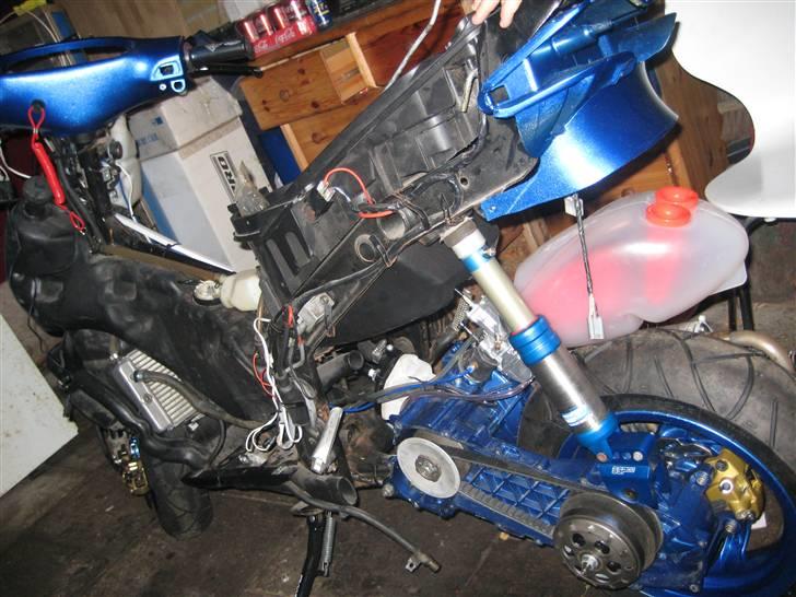 Gilera         Runner PATA NEGRA - jaah ikk et så godt billede med de bliver alle sammen udskiftet nar den er færdig billede 15