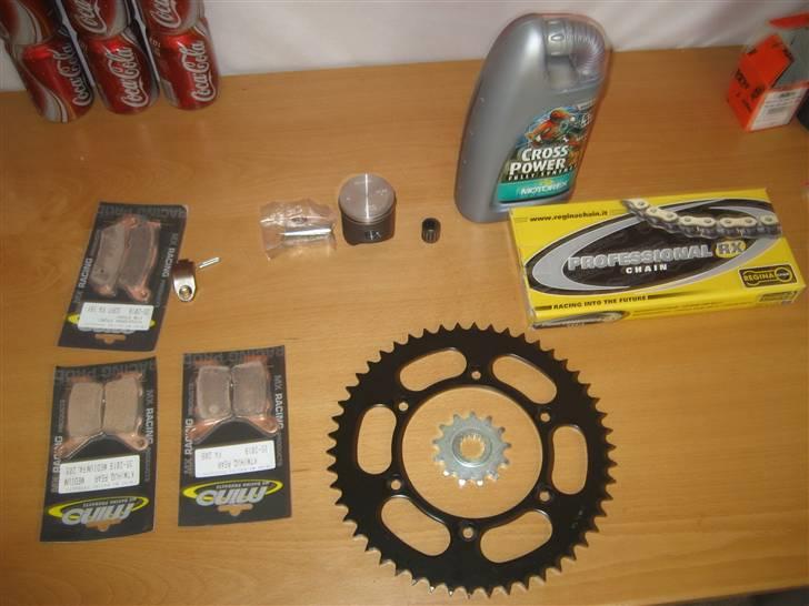 KTM 125white factory solgt - hmm 2400kr godt jeg har en god sponsor.. min far :D billede 10