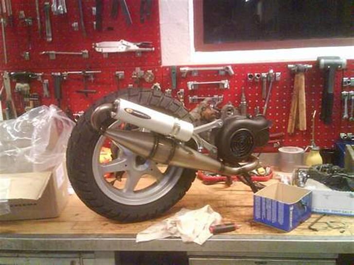 Yamaha Jog r Solgt - Med Den Gamle Udstødning billede 4