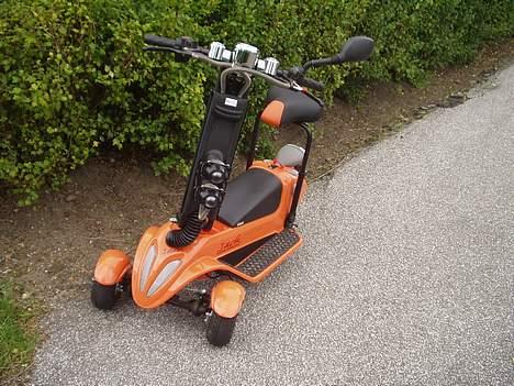 TobiLiner TGB 303 RS SOLGT - ja det er så mit italienske løbehjul  billede 4