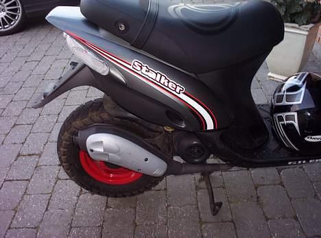 Gilera Stalker / Solgt - Ja, så fik jeg skiftet min std. udstødning til en prestigio, putted os lii noen 7 grams ruller i, så nu kører den 85  og kan rykke på rullen, med et lille ryk i styret billede 8