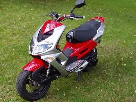 Peugeot Speedfight 2 Furious AC - Billede af scooteren i sommers... uden gejl! billede 1