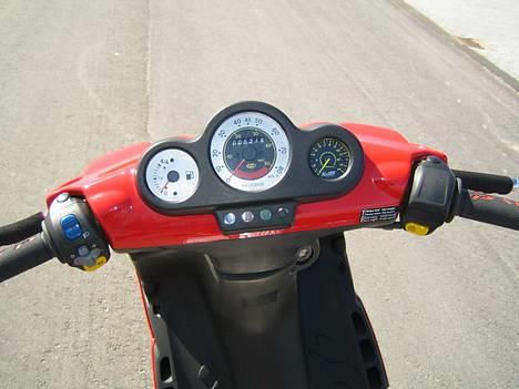 Peugeot Speedfight 2 -SOLGT- - Koso Kmdrejningstæller billede 8